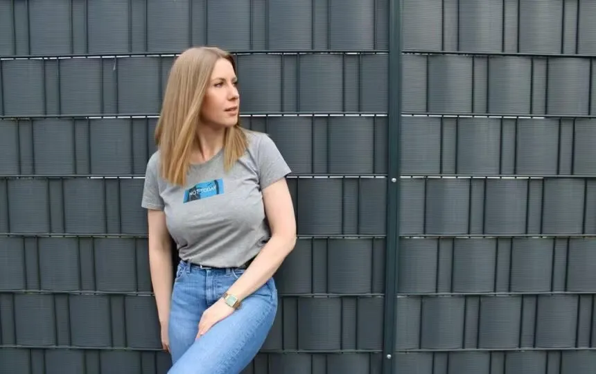 Blogujmy24.pl: Z czym nosić T-shirty z nadrukami w 2023 roku?, Artykuły | Artykuł sponsorowany